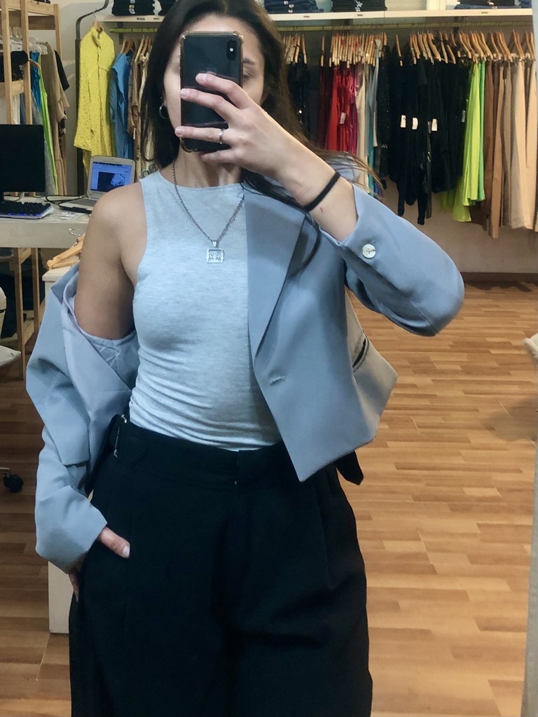 Blazer gris forrado corto